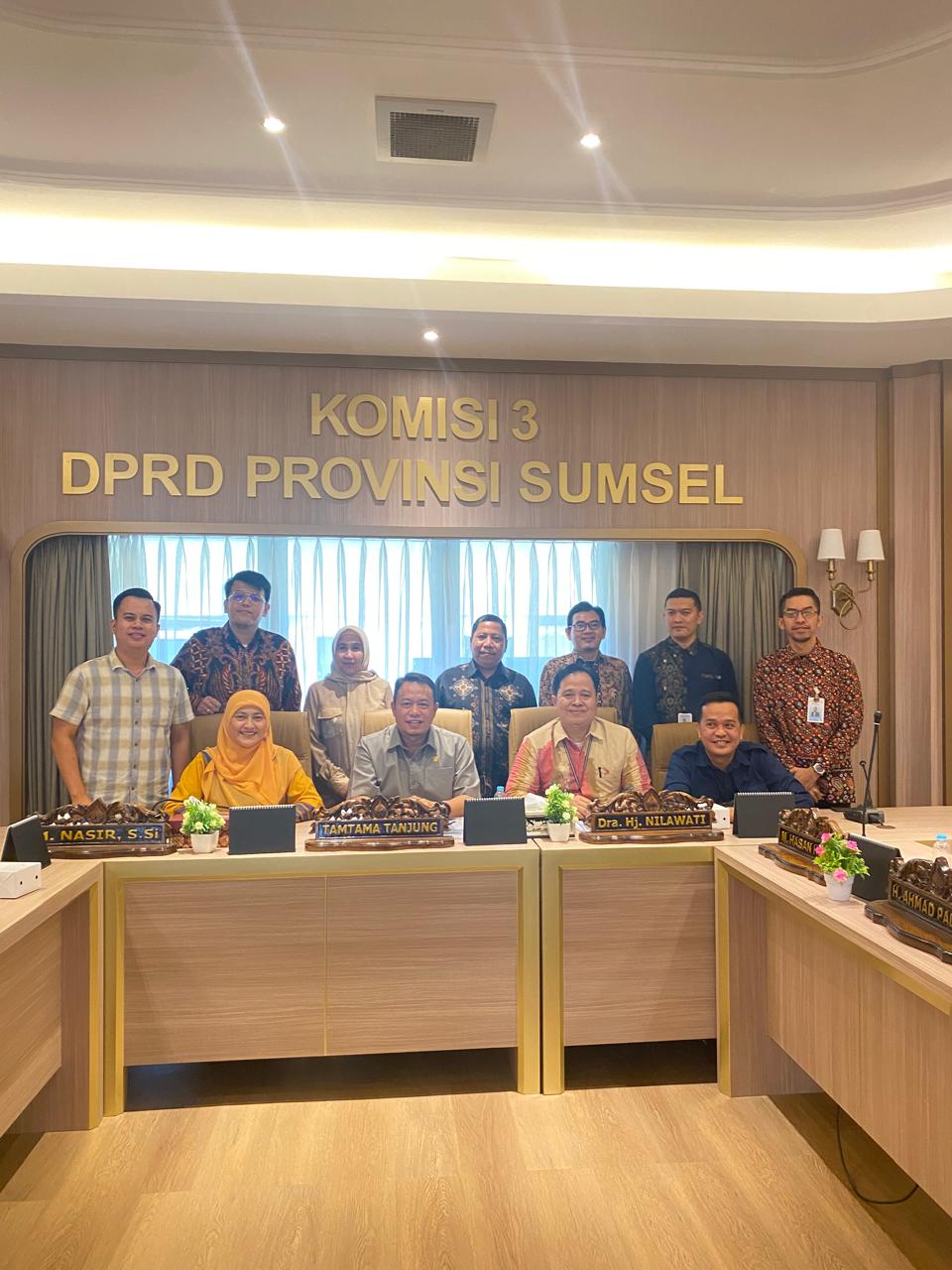 Rektor Bersama Rombongan (Wakil Rektor III, Ketua dan sekretaris Promosi, Ketua LPPM dan Ketua Humas) Beraudensi  Komisi III DPRDenganD Sumsel dan Bank Sumselbabel Dalam Penjajakan Kerjasama